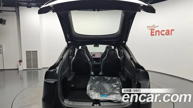 Tesla Model Y — Фото автомобиля 8