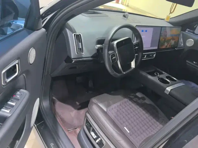 Li Auto L8 — Фото автомобиля 15