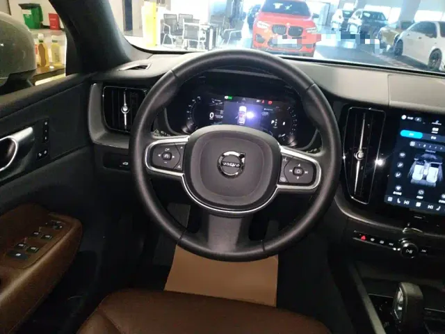 Volvo XC60 — Фото автомобиля 10