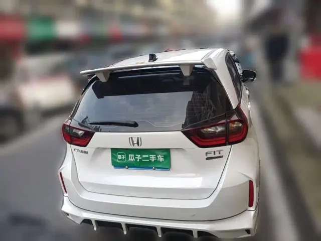 Honda Fit — Фото автомобиля 3