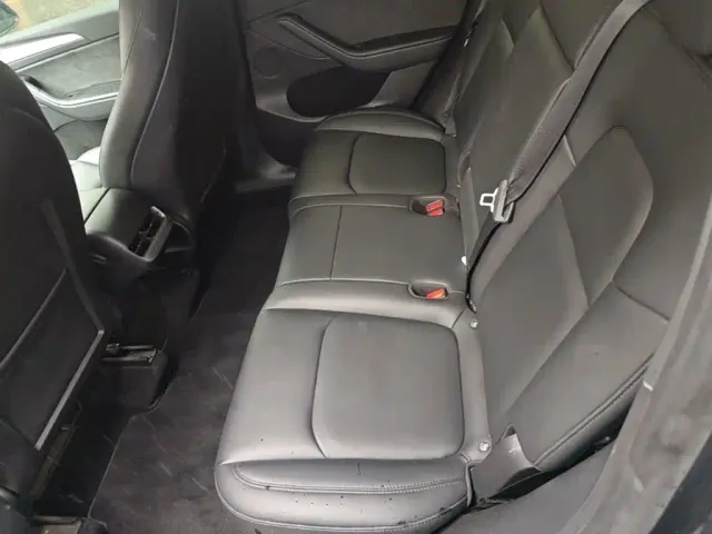 Tesla Model Y — Фото автомобиля 16