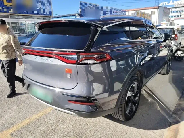 BYD Tang — Фото автомобиля 6