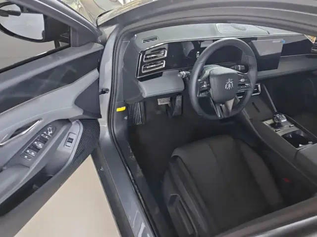 BYD Qin L — Фото автомобиля 15