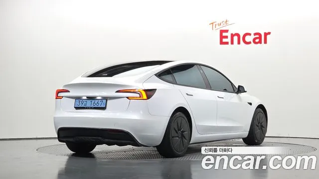 Tesla Model 3 — Фото автомобиля 2