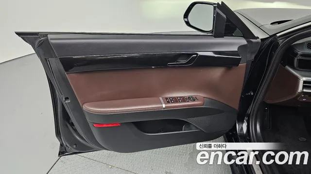 Hyundai Grandeur Grandeur (GN7) 2.5 Бензин 2WD — Фото автомобиля 24