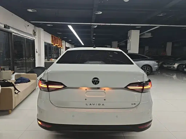 Volkswagen Lavida — Фото автомобиля 5