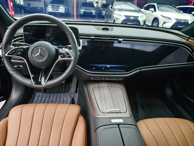 Mercedes-Benz E-Class — Фото автомобиля 6