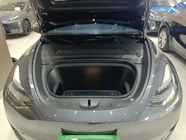 Tesla Model Y — Фото автомобиля 19