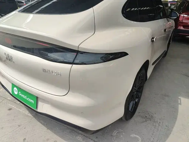IM Motors LS6 — Фото автомобиля 7
