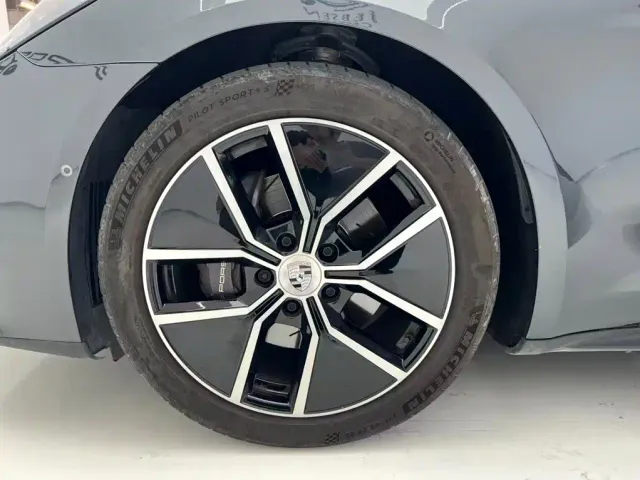 Porsche Panamera — Фото автомобиля 12