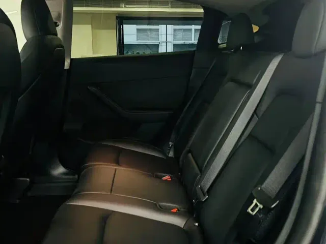 Tesla Model Y — Фото автомобиля 9
