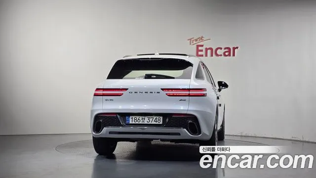 Genesis GV70 — Фото автомобиля 4