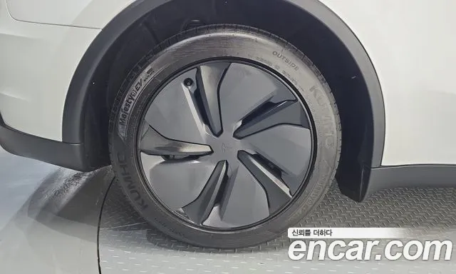 Tesla Model Y — Фото автомобиля 5