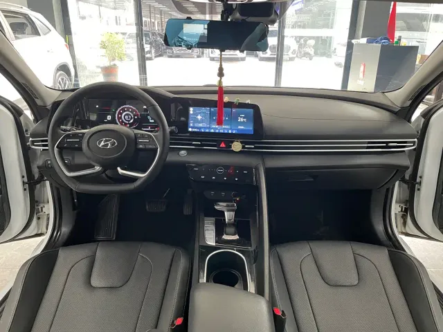 Hyundai Elantra — Фото автомобиля 8