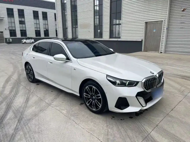 BMW 5 Series — Фото автомобиля 3