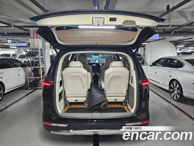 Kia Carnival Generation 4 — Фото автомобиля 3