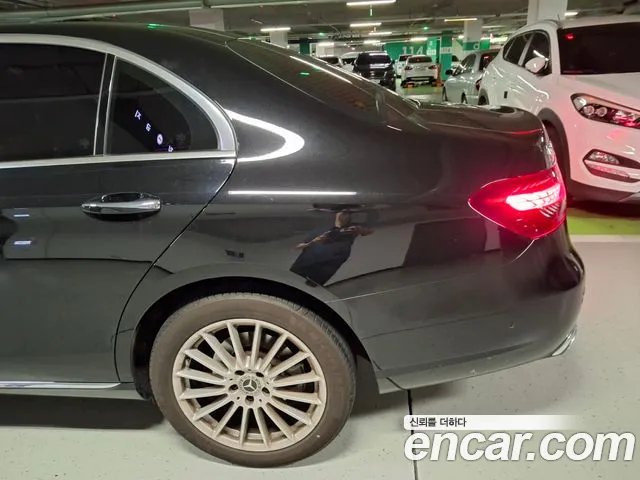 Mercedes-Benz E-Class — Фото автомобиля 6