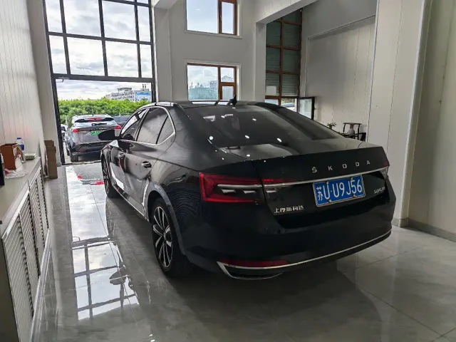 Skoda Superb — Фото автомобиля 5