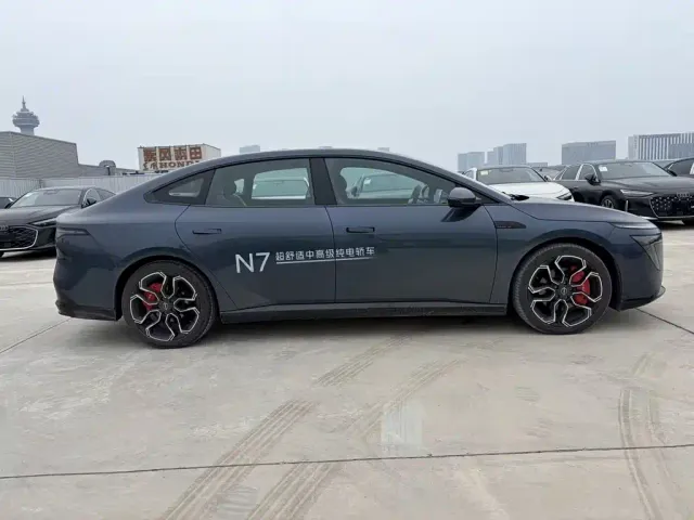 Nissan N7 — Фото автомобиля 5