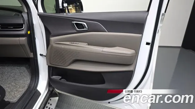 Kia Carnival Generation 4 — Фото автомобиля 14