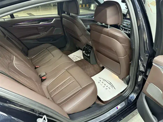 BMW 5 Series — Фото автомобиля 11