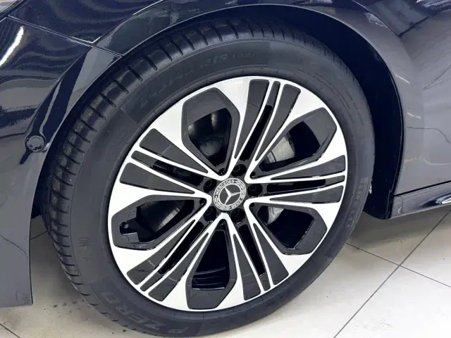 Mercedes-Benz E-Class — Фото автомобиля 21