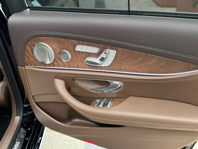 Mercedes-Benz E-Class — Фото автомобиля 27