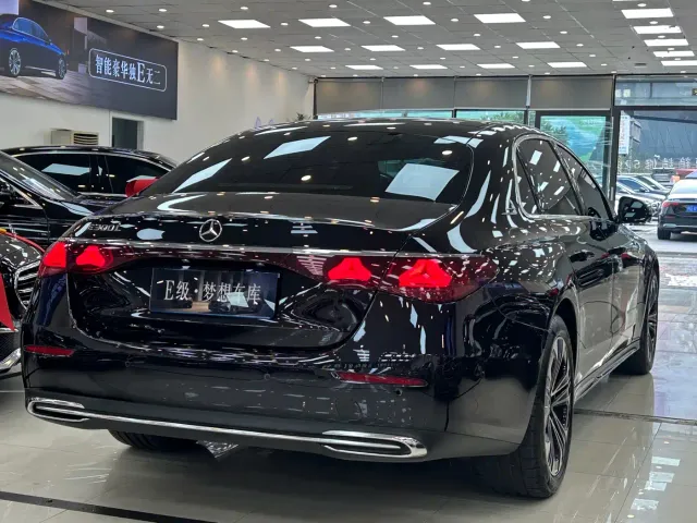 Mercedes-Benz E-Class — Фото автомобиля 6