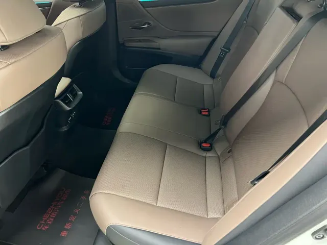 Lexus ES — Фото автомобиля 10