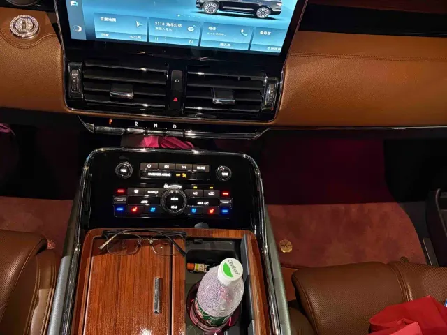 Lincoln Navigator — Фото автомобиля 12