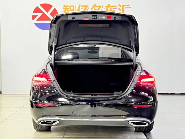 Mercedes-Benz E-Class — Фото автомобиля 13