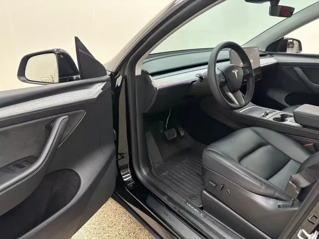Tesla Model Y — Фото автомобиля 22