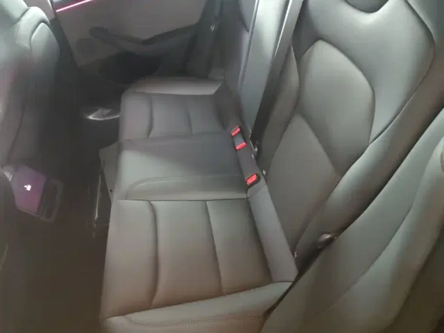 Tesla Model 3 — Фото автомобиля 16