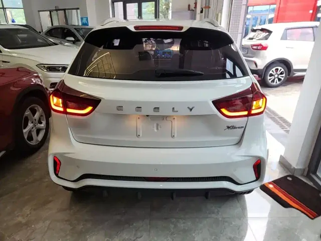 Geely Vision X3 — Фото автомобиля 5