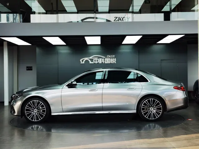 Mercedes-Benz E-Class — Фото автомобиля 2