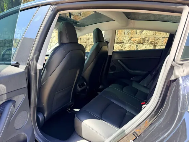 Tesla Model 3 — Фото автомобиля 6