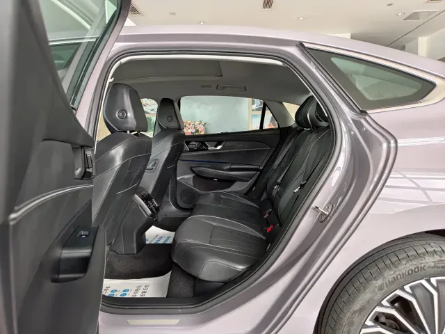 Volkswagen Passat — Фото автомобиля 9