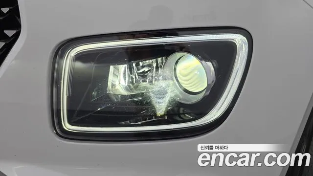 Hyundai Venue — Фото автомобиля 22