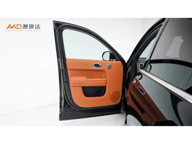 Li Auto L8 — Фото автомобиля 11