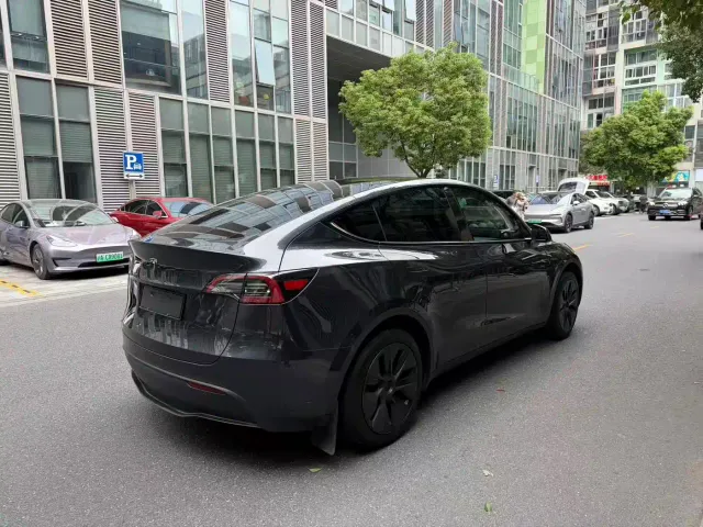 Tesla Model Y — Фото автомобиля 8