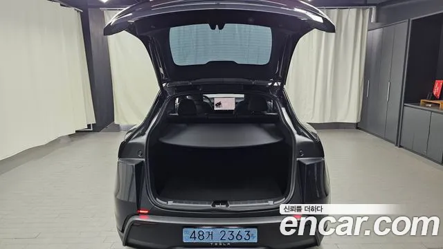 Tesla Model Y — Фото автомобиля 24