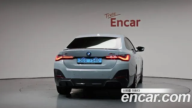BMW i4 — Фото автомобиля 4