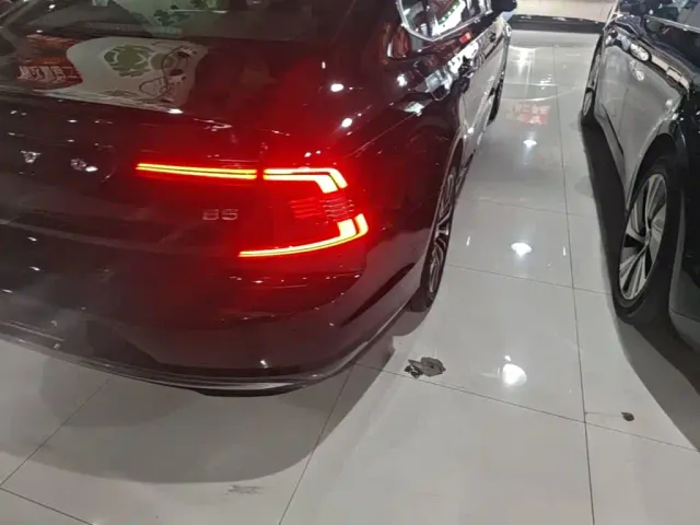 Volvo S90 — Фото автомобиля 7