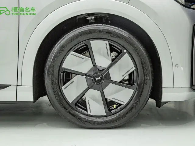 Xpeng X9 — Фото автомобиля 5