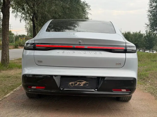 Leapmotor B01 — Фото автомобиля 14