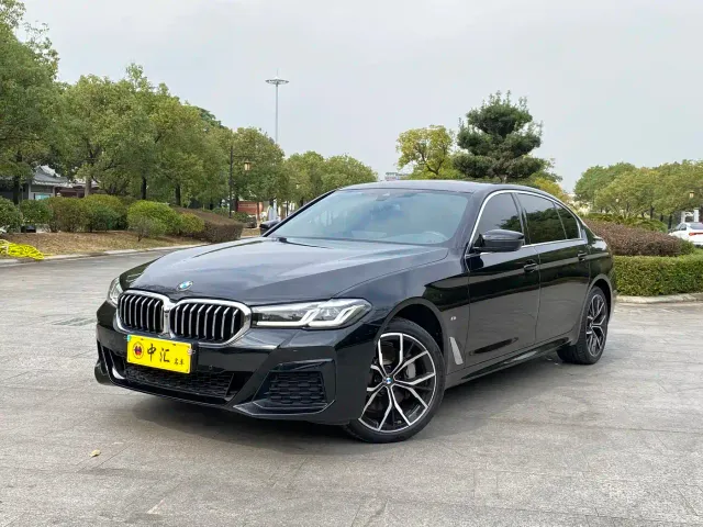 Фотография автомобиля — BMW 5 Series