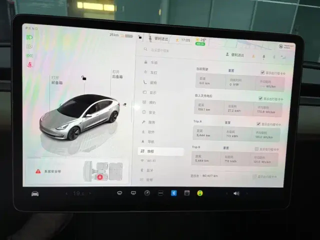 Tesla Model 3 — Фото автомобиля 11