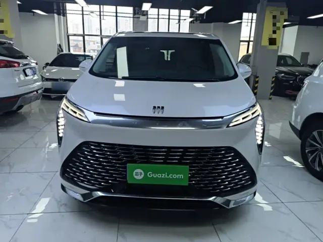 Buick Century 2023 2.0T 6-Seat World Edition — Фото автомобиля 2