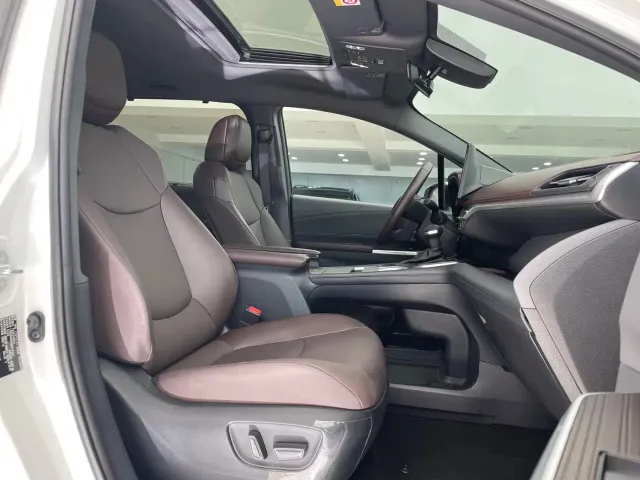 Toyota Granvia — Фото автомобиля 11