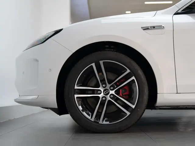 Aito M5 — Фото автомобиля 10